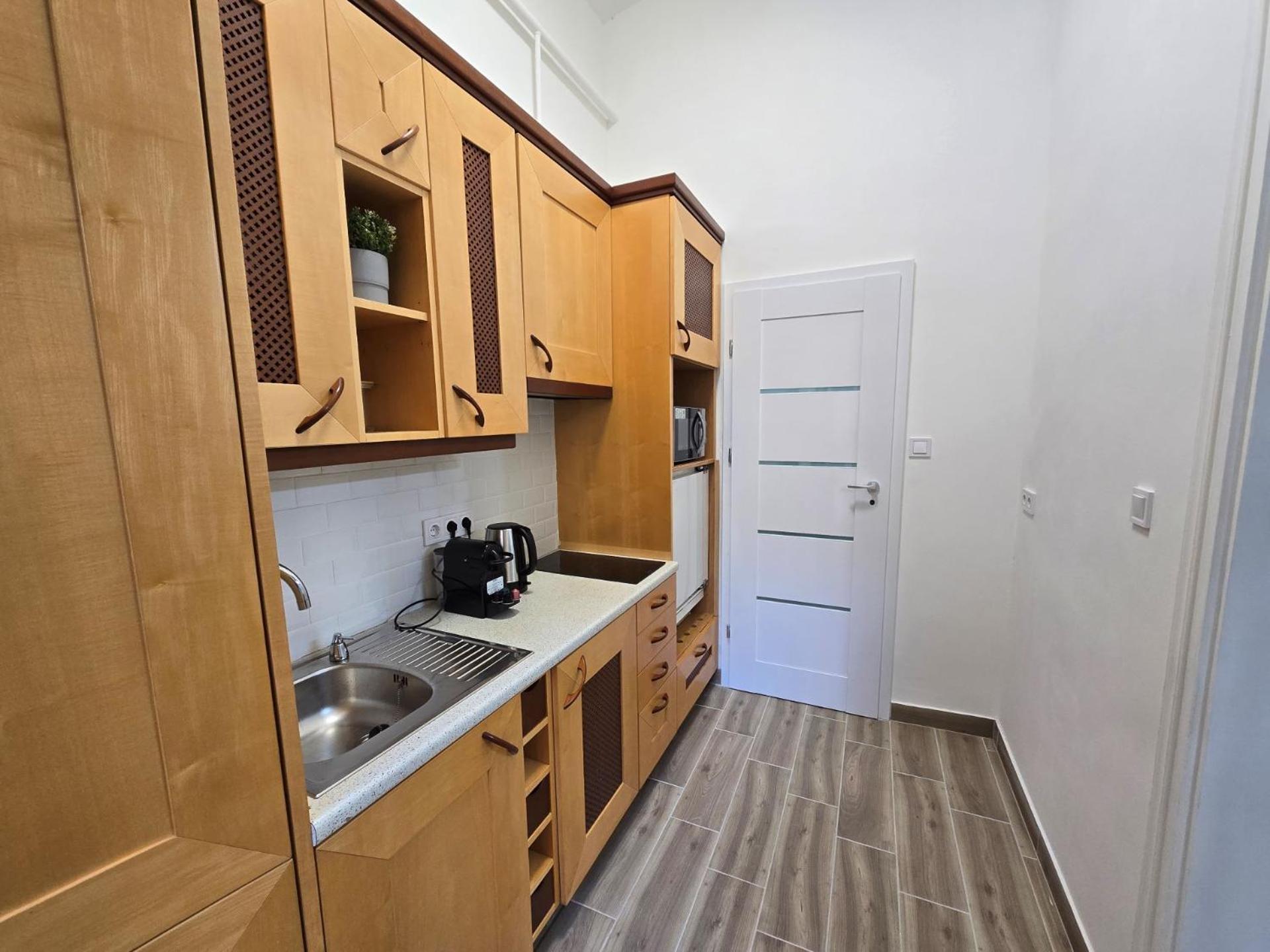 Primavera - New In The Heart Of Apartamento Budapest