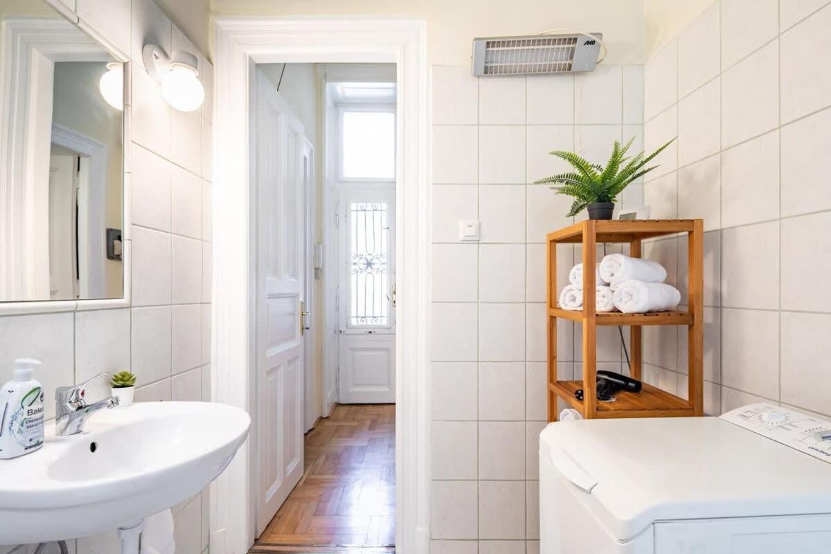 Apartment Quiet At Super Location *