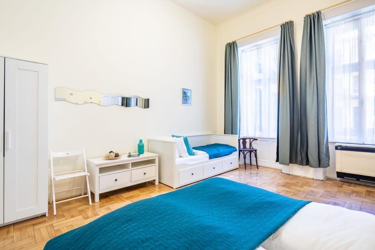 Quiet At Super Location Apartment *