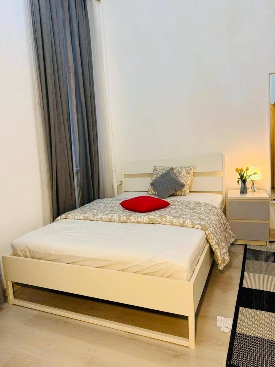 Modern 3br In Centre, 3 Min From Oktogon * Budapest