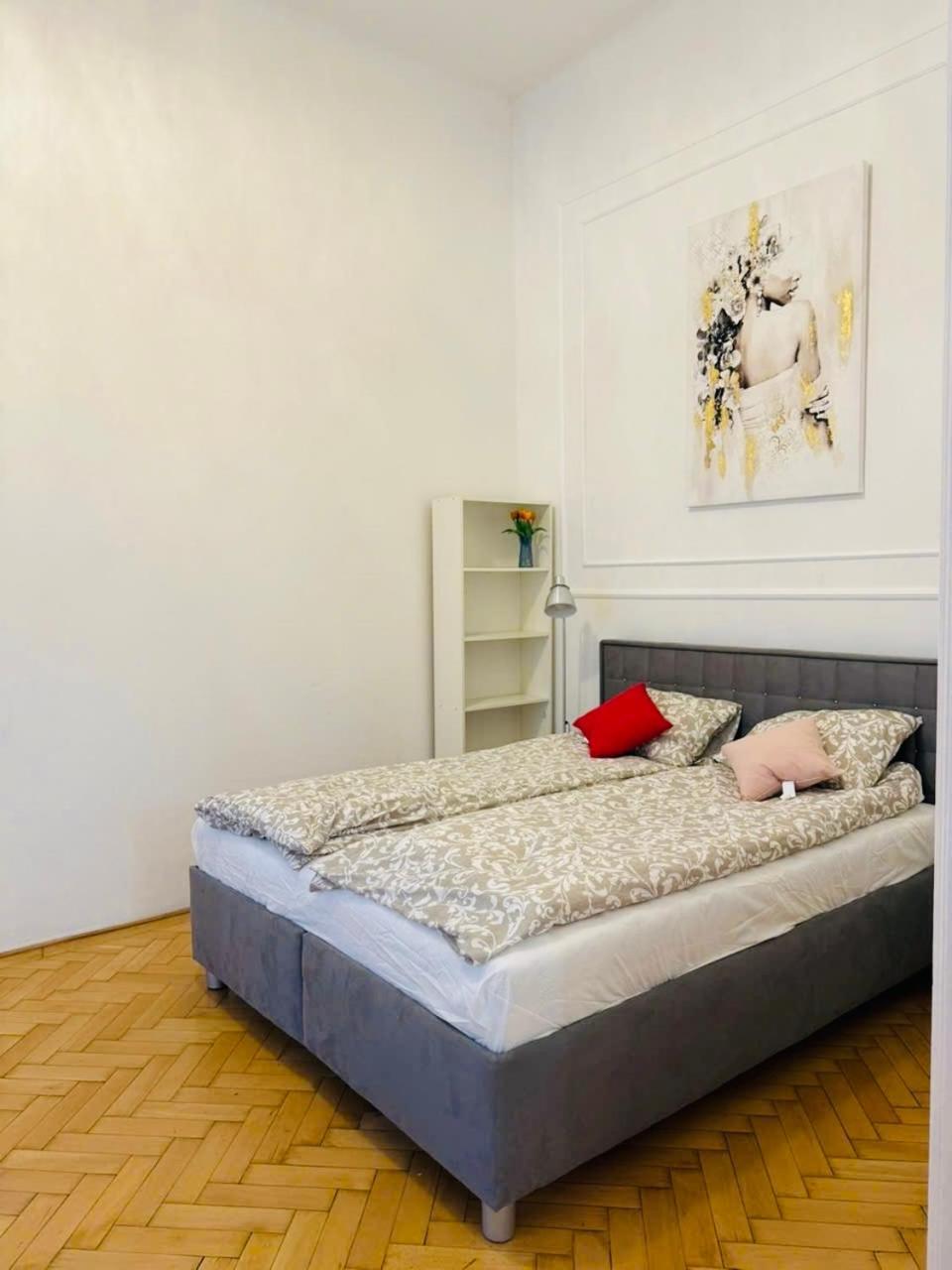 Modern 3br In Centre, 3 Min From Oktogon Budapest