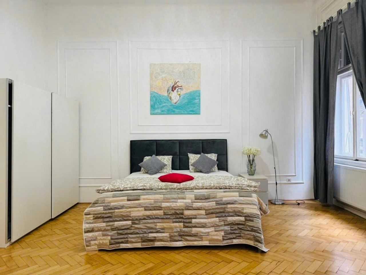 Lägenhet Modern 3br In Centre, 3 Min From Oktogon