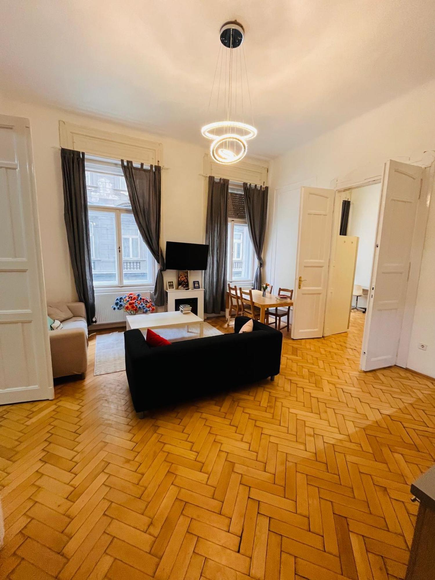 Modern 3br In Centre, 3 Min From Oktogon Lägenhet *