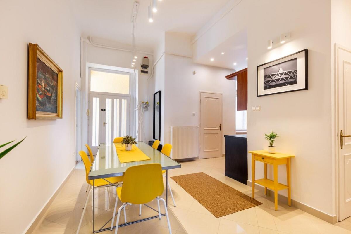 Museum Avenue 2-br * Budapest