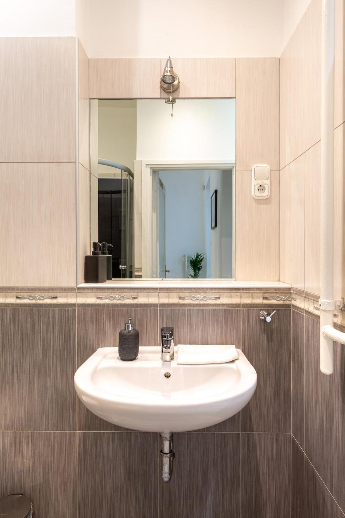 Museum Avenue 2-br