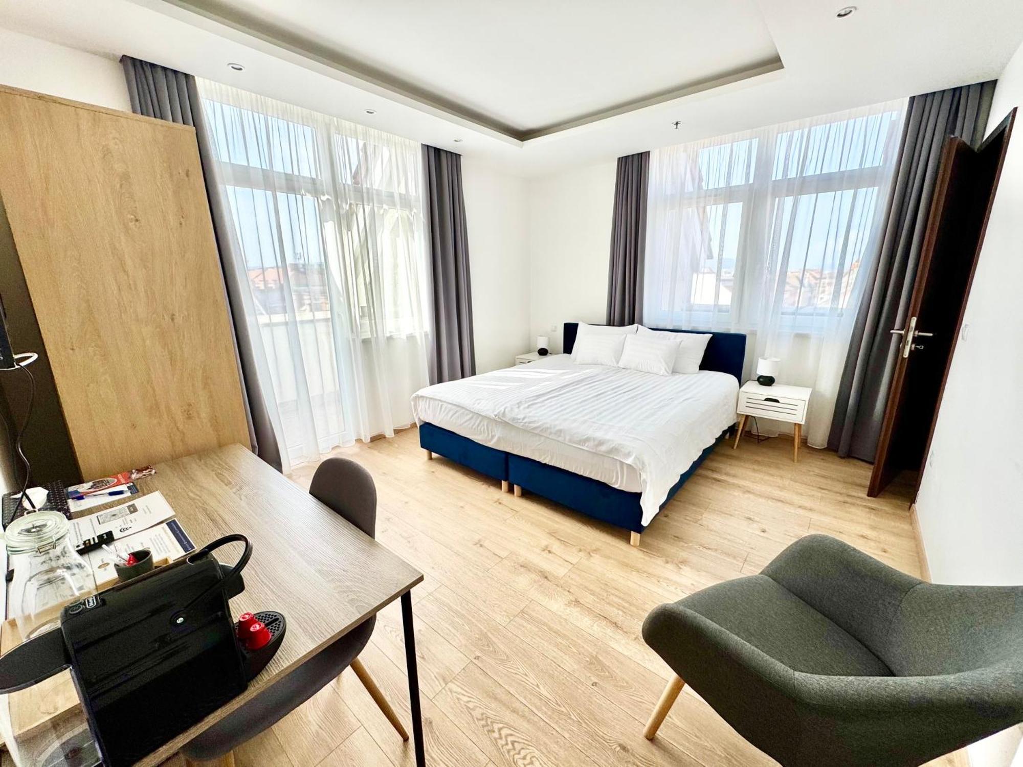 Hotel Rooftop City Residence With Underground Parking 3*