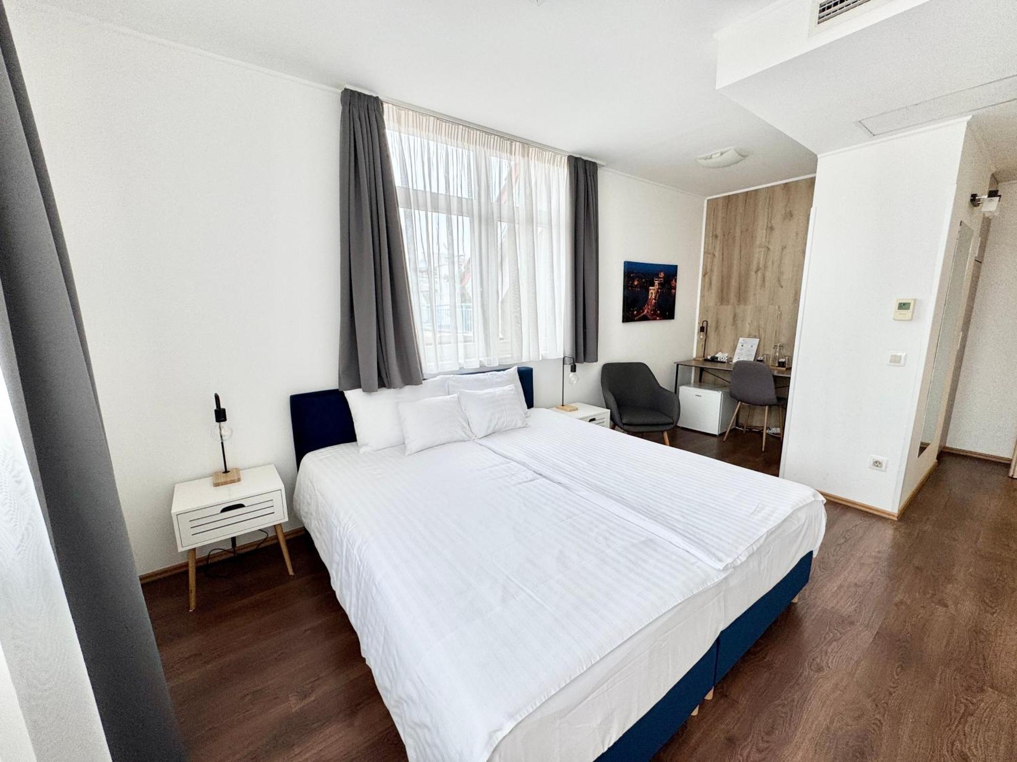 Rooftop City Residence With Underground Parking 3*