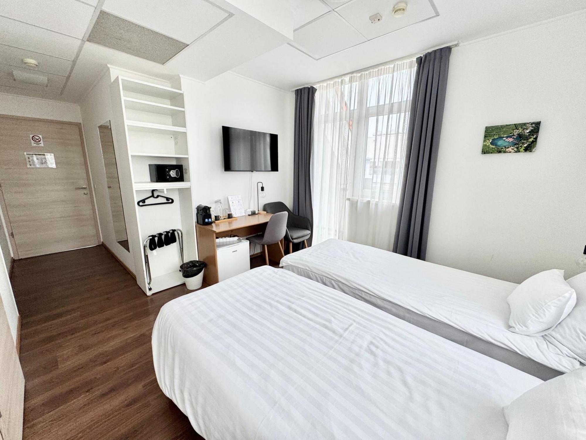 Hotell Rooftop City Residence With Underground Parking 3*