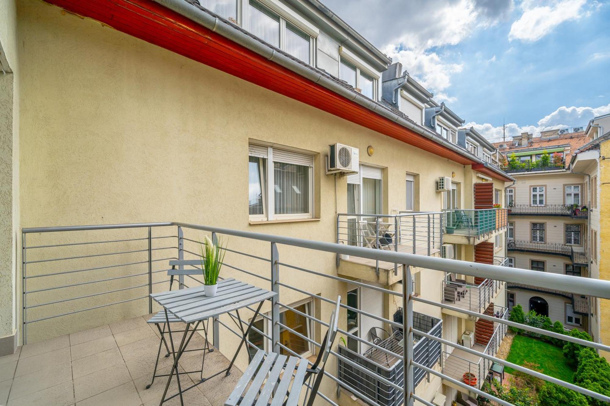 Apartment Weiner With Balcony