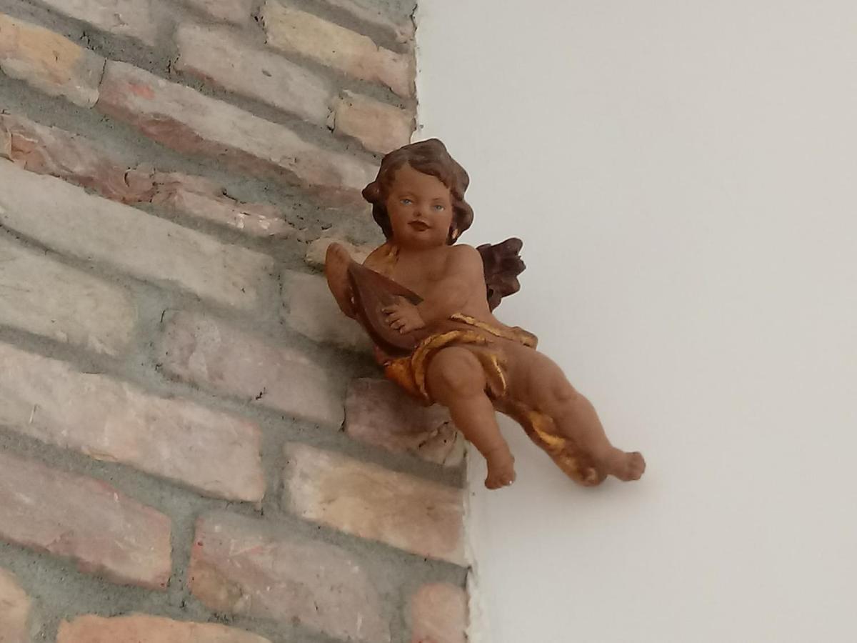 Tiny In The Heart Of Budapeszt