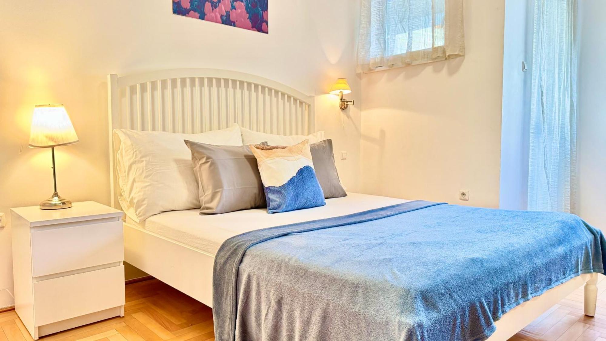 Madonna Queen - 3 Rooms, Garage