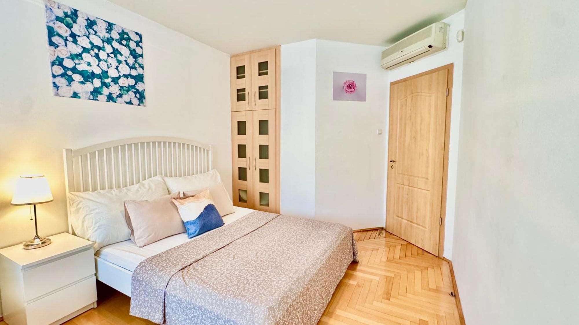 Madonna Queen - 3 Rooms, Garage