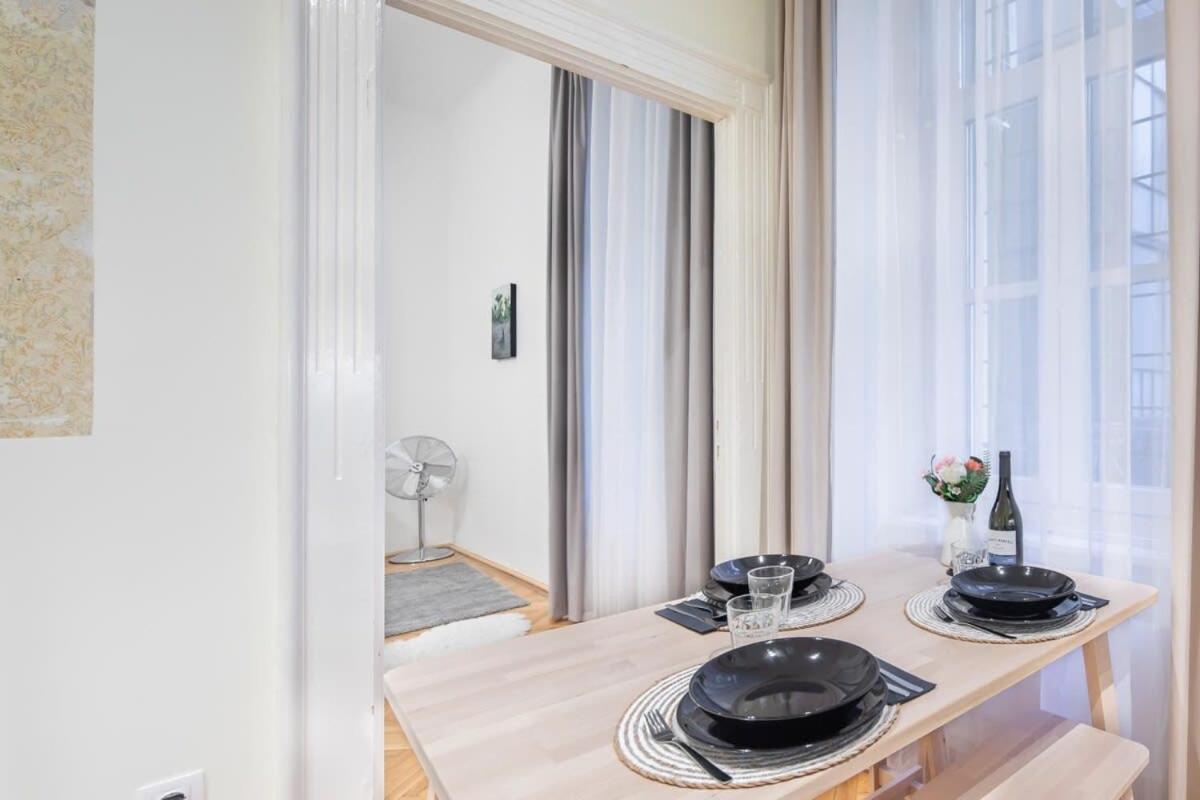 - Comfy - Easy Budapest