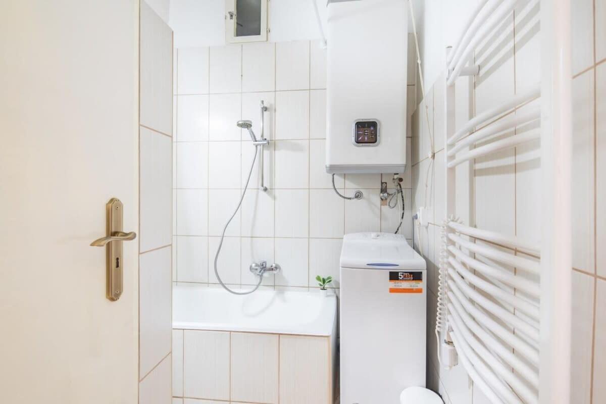 - Comfy - Easy Budapest