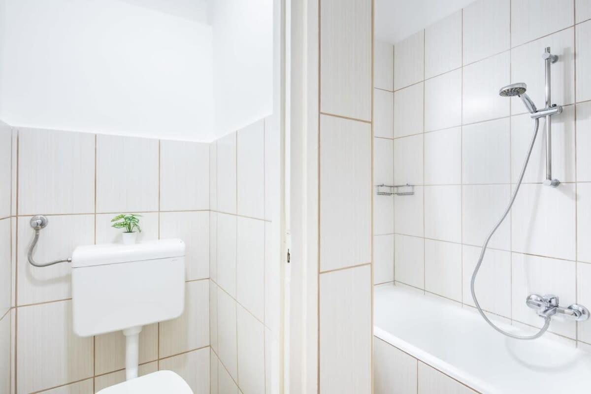 - Comfy - Easy * Budapest