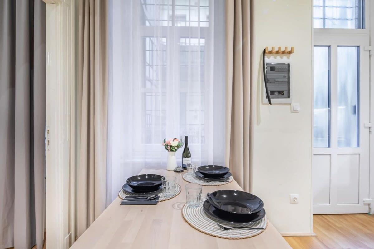- Comfy - Easy Budapest