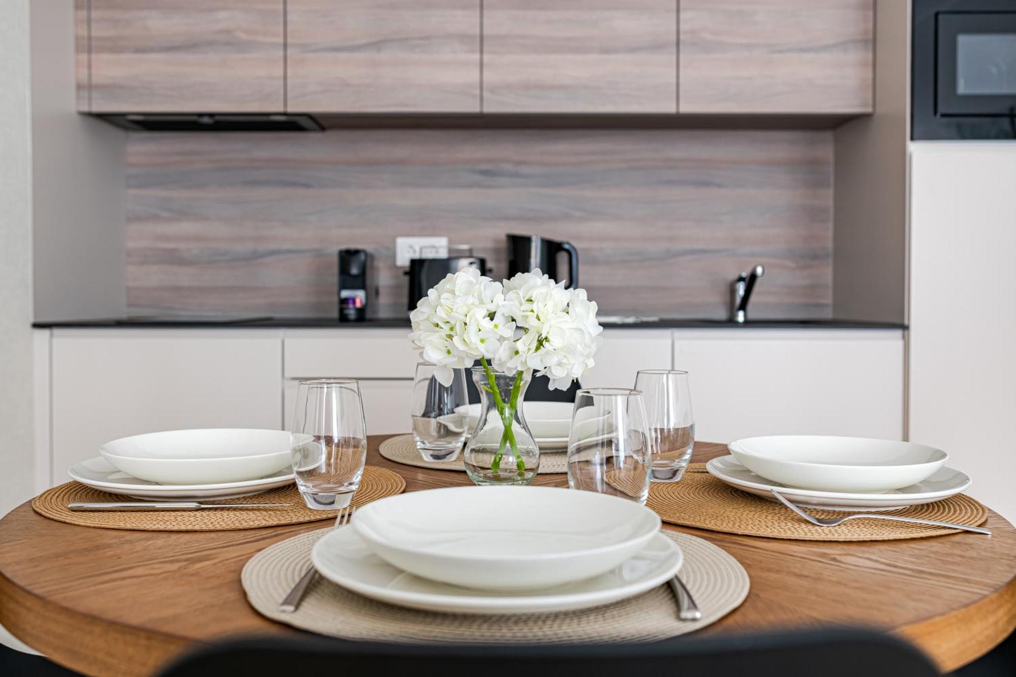 Apartment D52 *