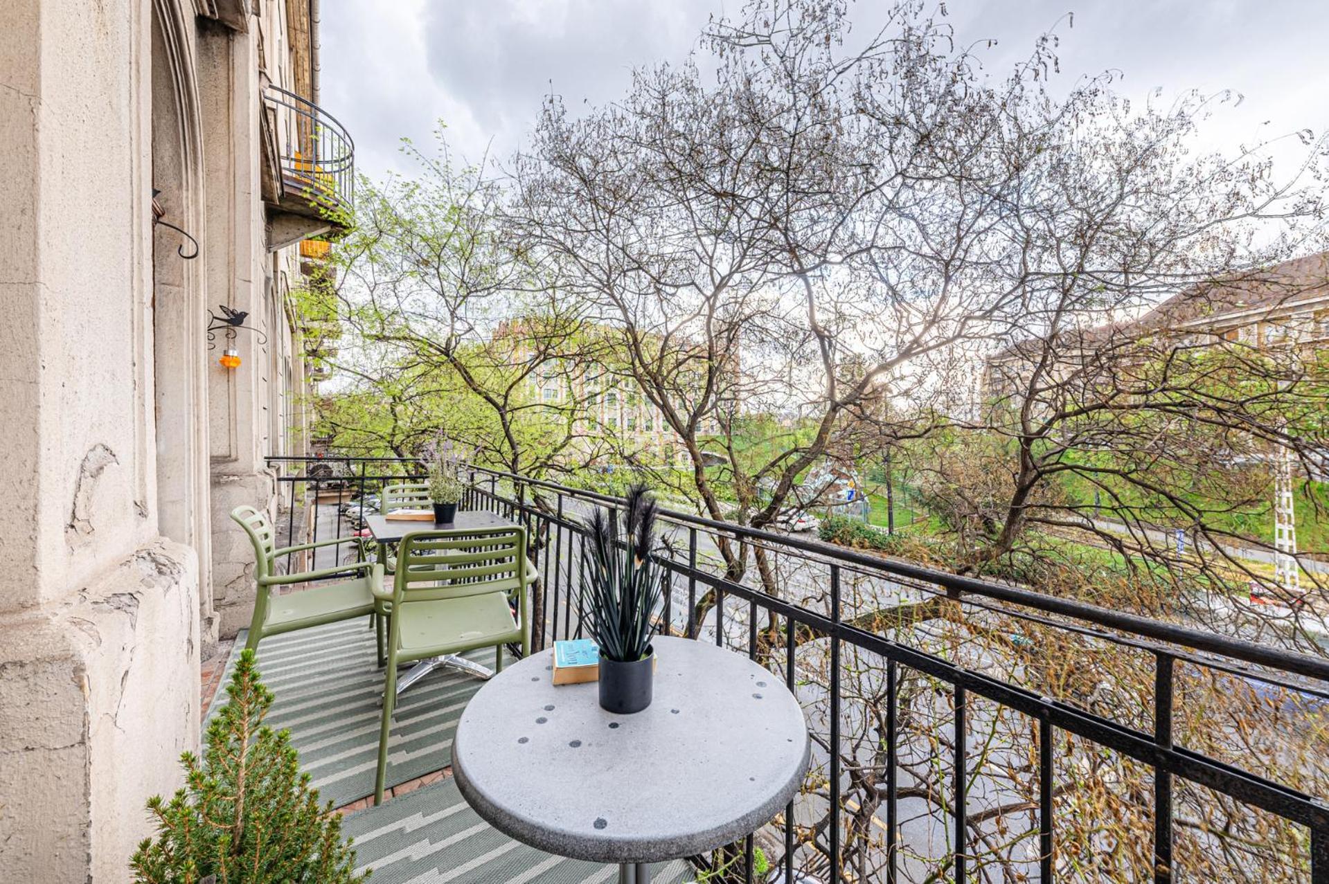 Maison Lumiere Buda - Near M2 Metro Apartment