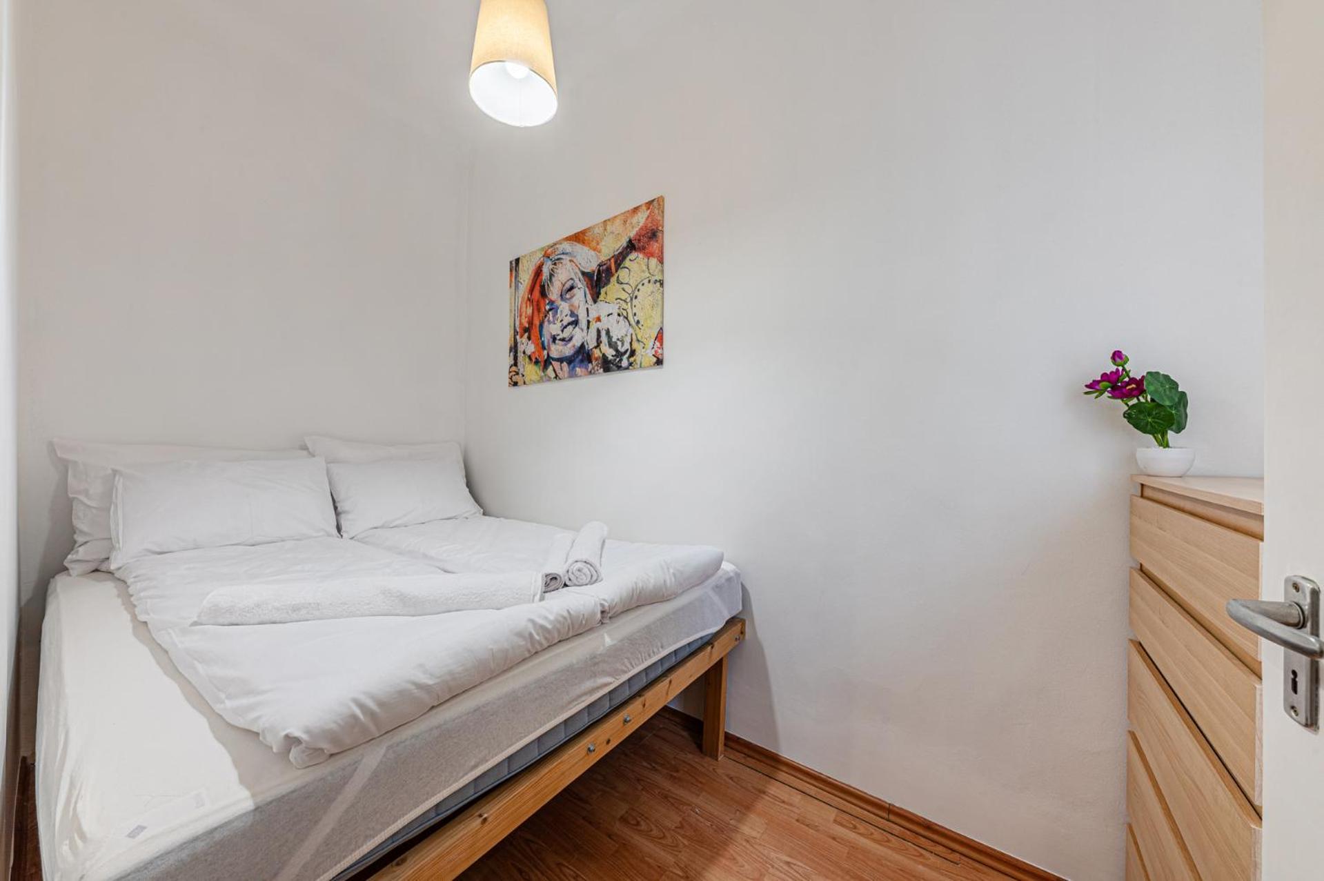 Heart Of The - Spacious -by Astoria