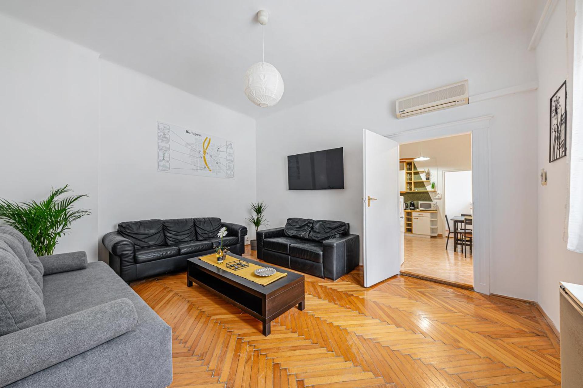 Heart Of The - Spacious -by Astoria