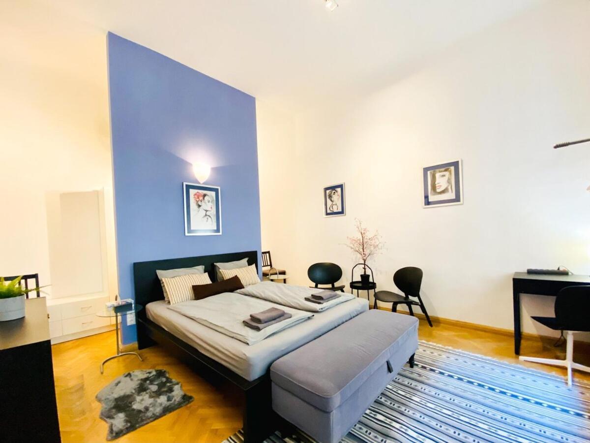 Huge Family Friendly 2br Downtown - Deco House