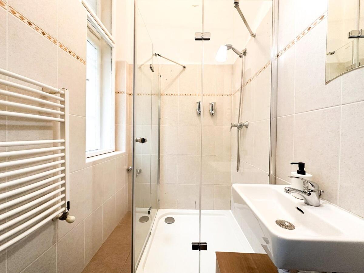 Huge Family Friendly 2br Downtown - Deco House Apartamento Budapest
