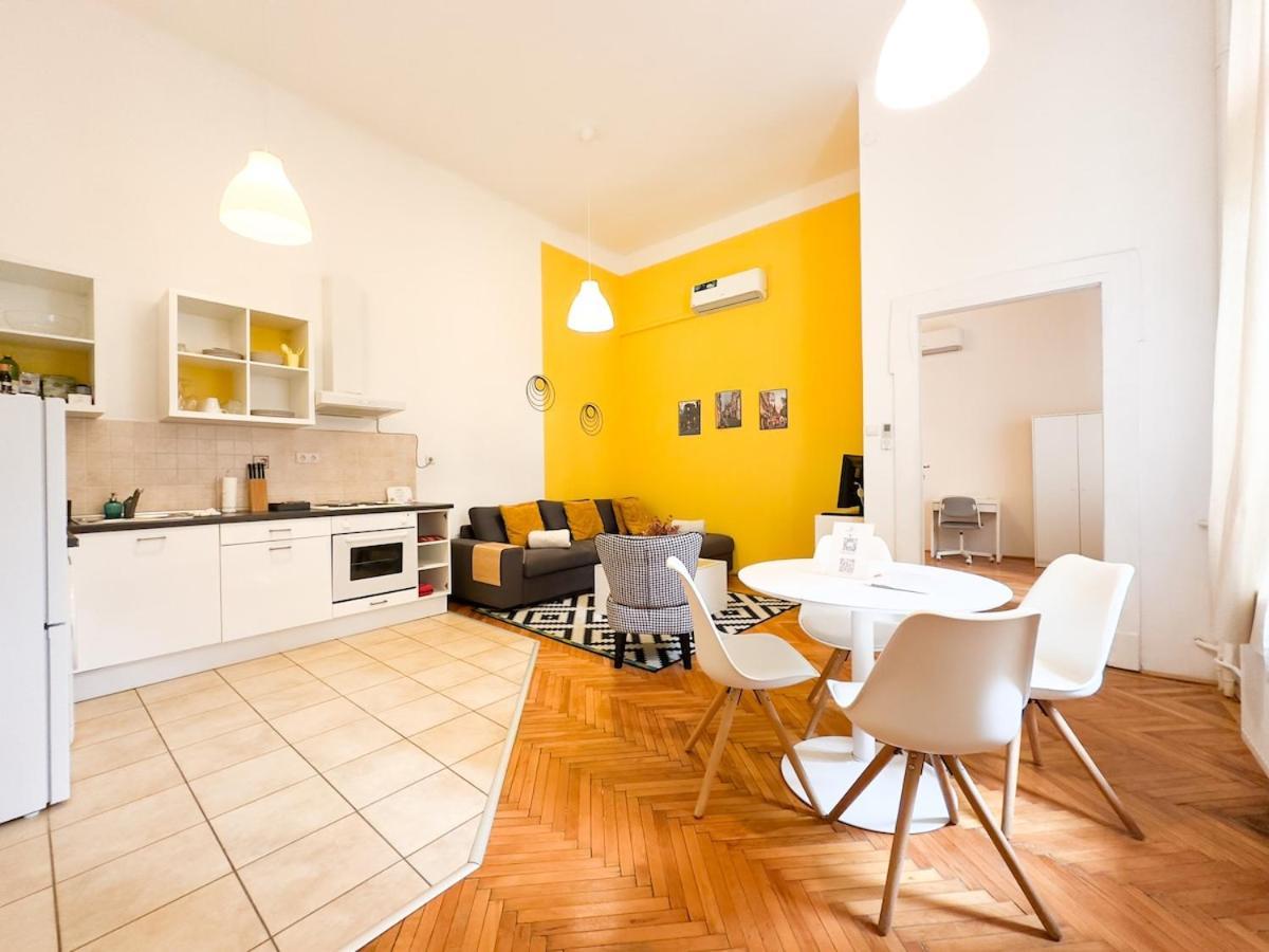 Appartement Bright & Peaceful 1Br Apt In Central Budapest - Yellow House