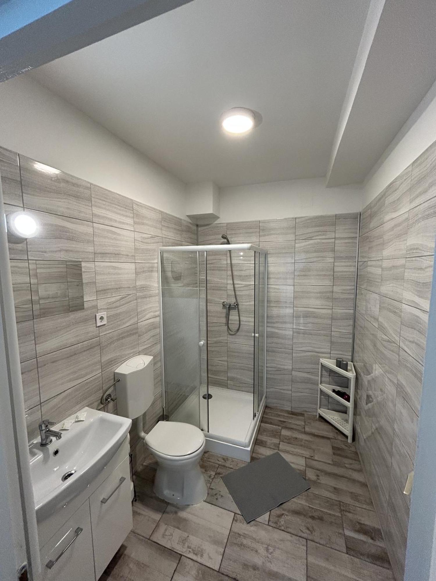 Mira Nest -