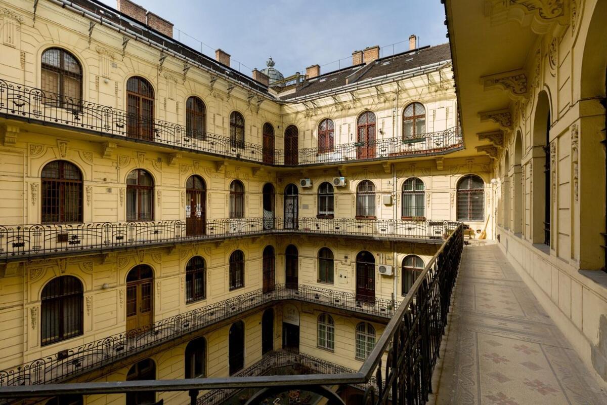Mondain Apartman *