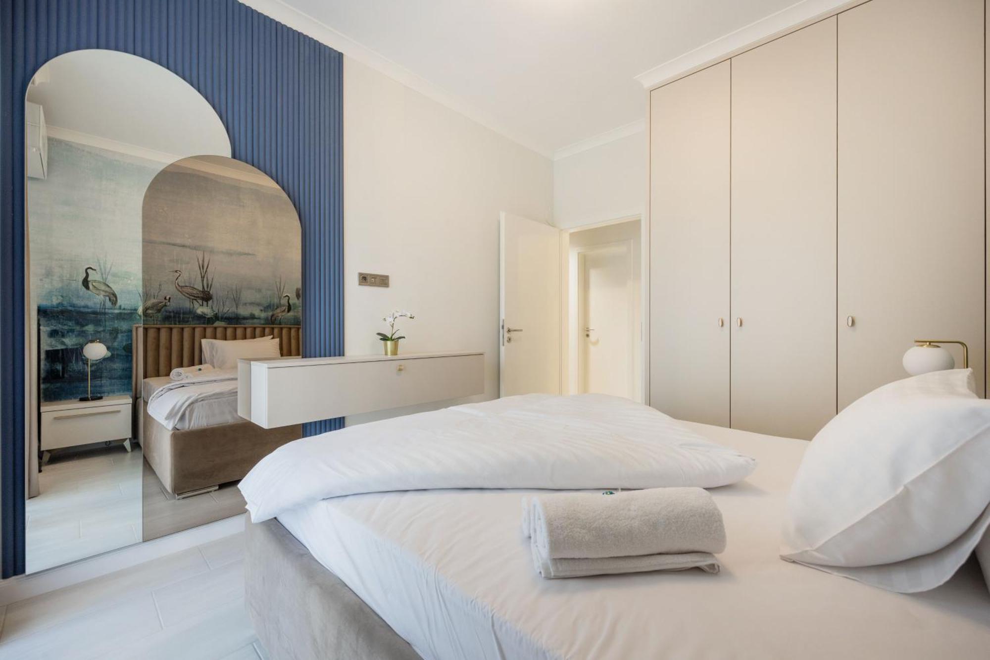 Stylish Ground-floor Comfort W Terrace & Parking * Budapest