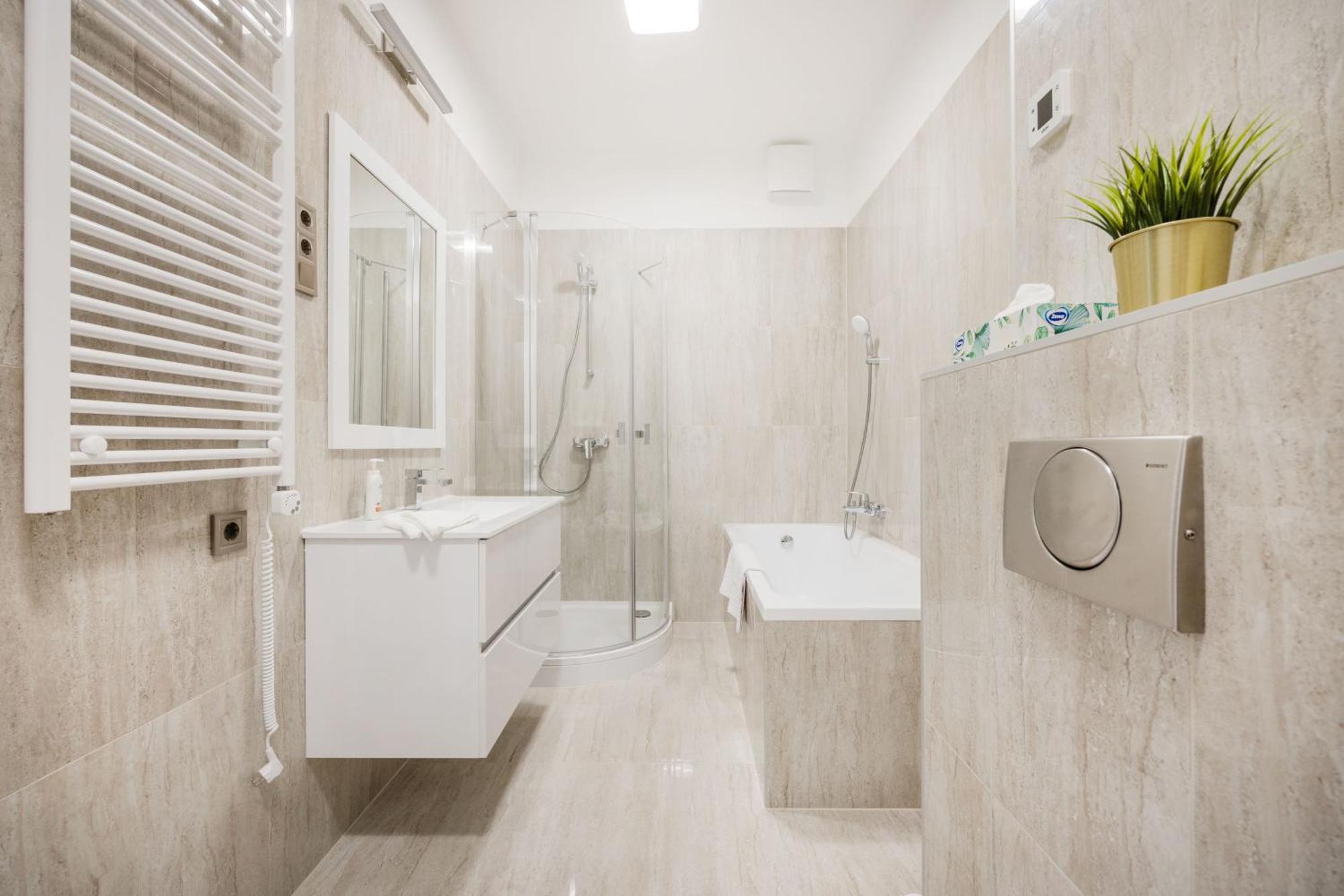 Stylish Ground-floor Comfort W Terrace & Parking Apartment *