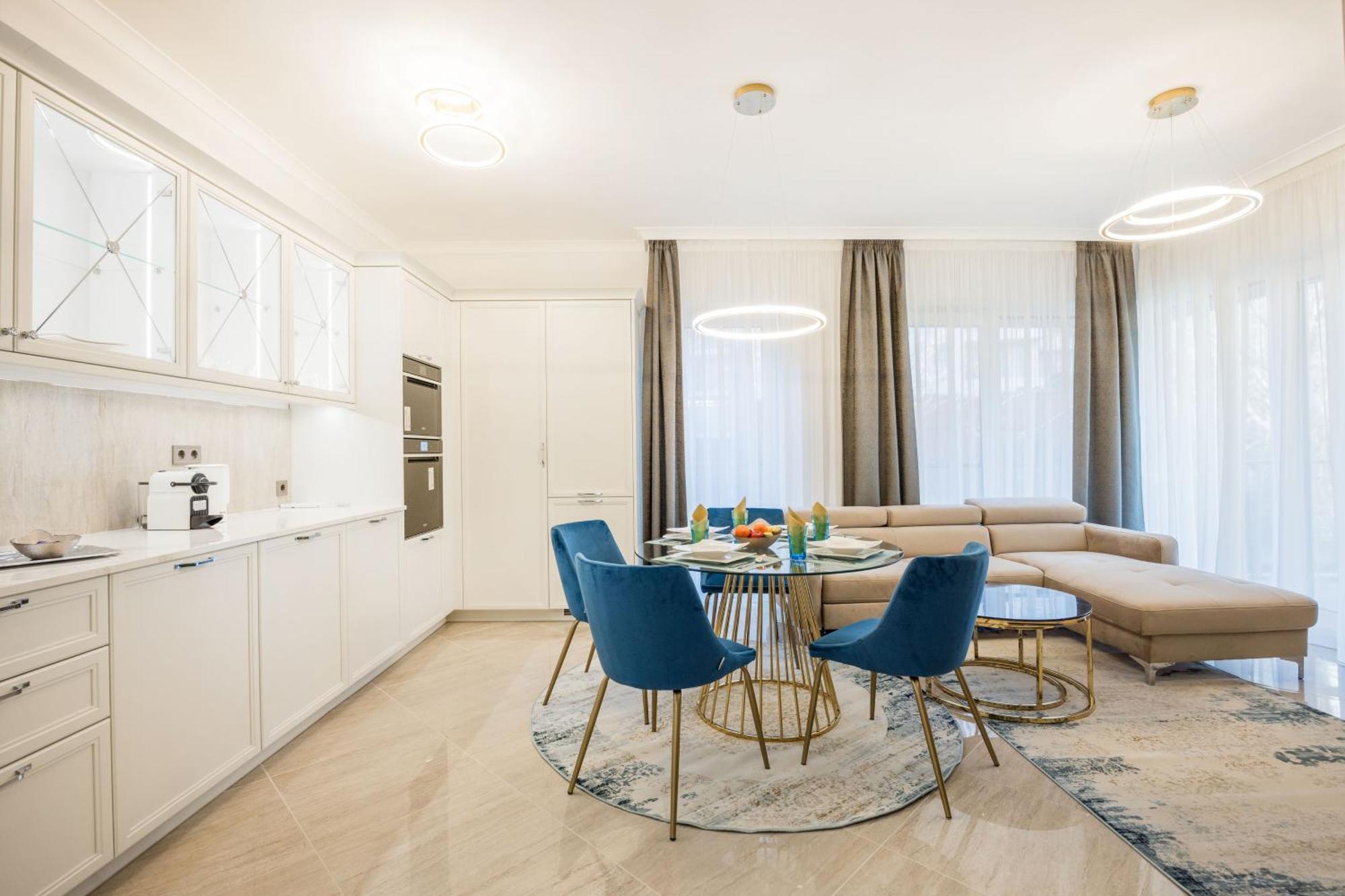 Stylish Ground-floor Comfort W Terrace & Parking Apartment *