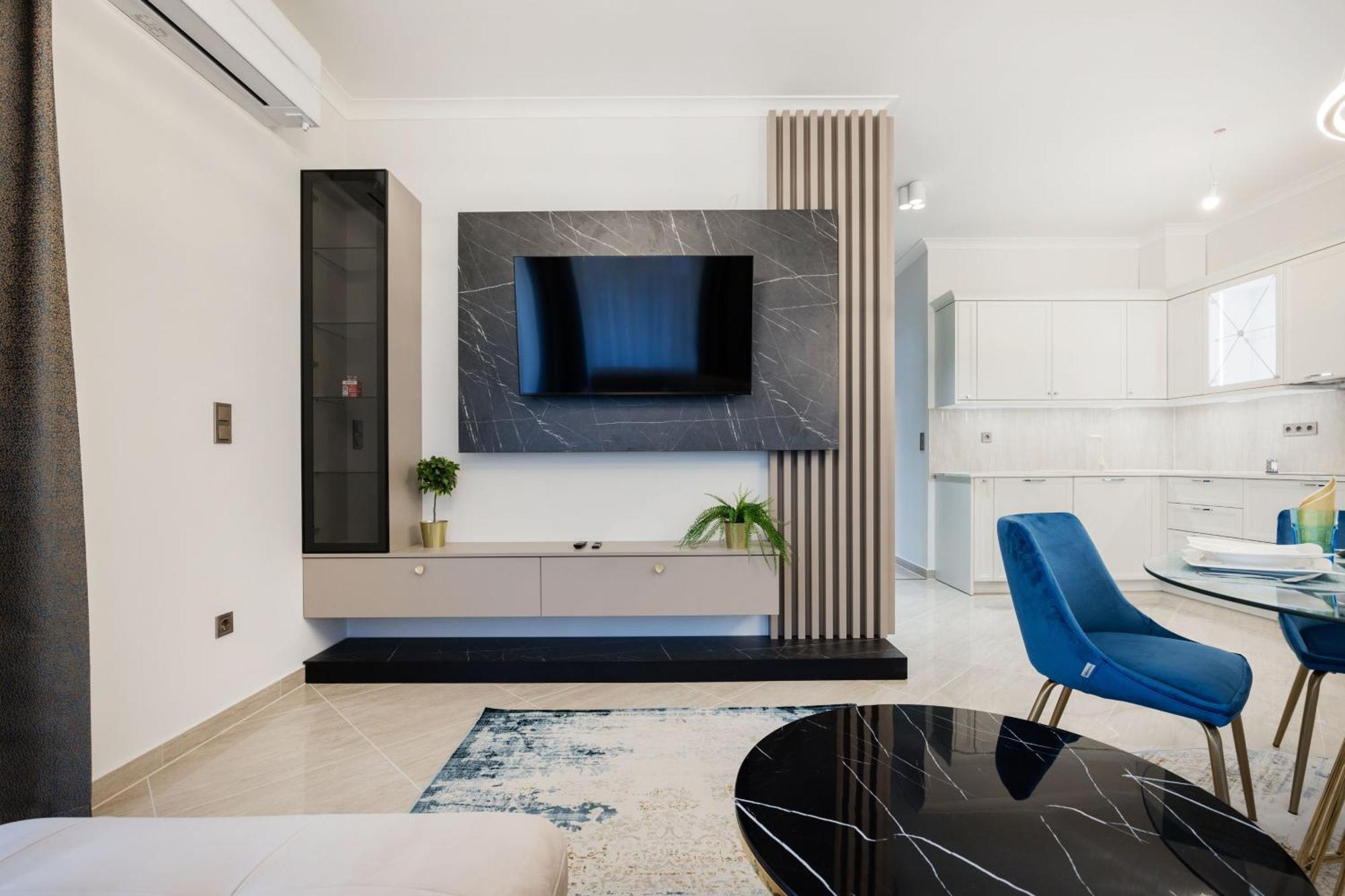 Apartment Stylish Ground-floor Comfort W Terrace & Parking *