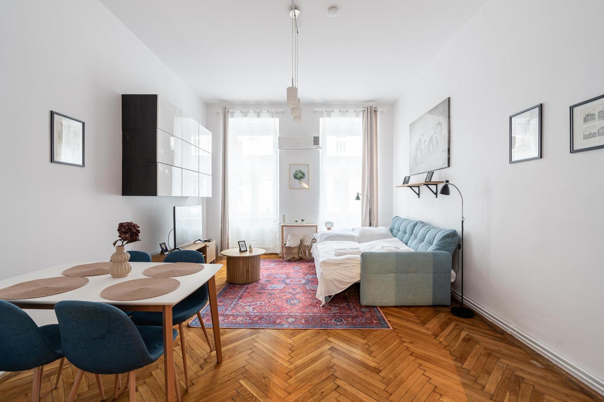 R7 Apartment