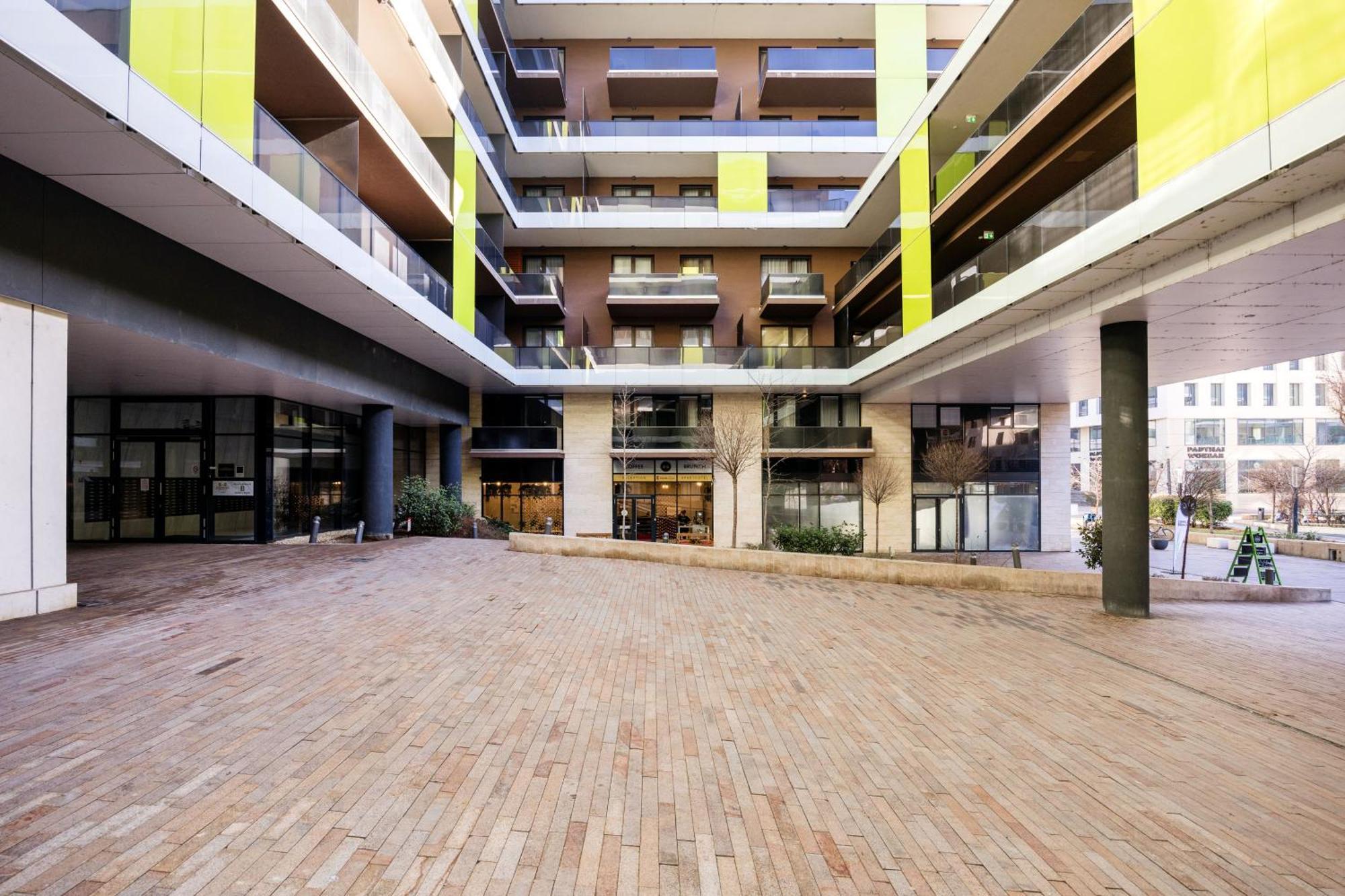 Modern Hub With Terrace & Parking Apartamento *