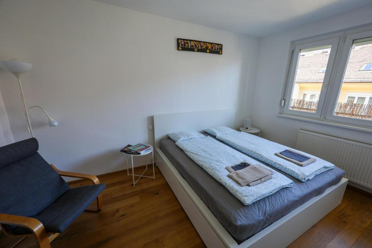 M52 Buda By Danube & Castle View Budapest