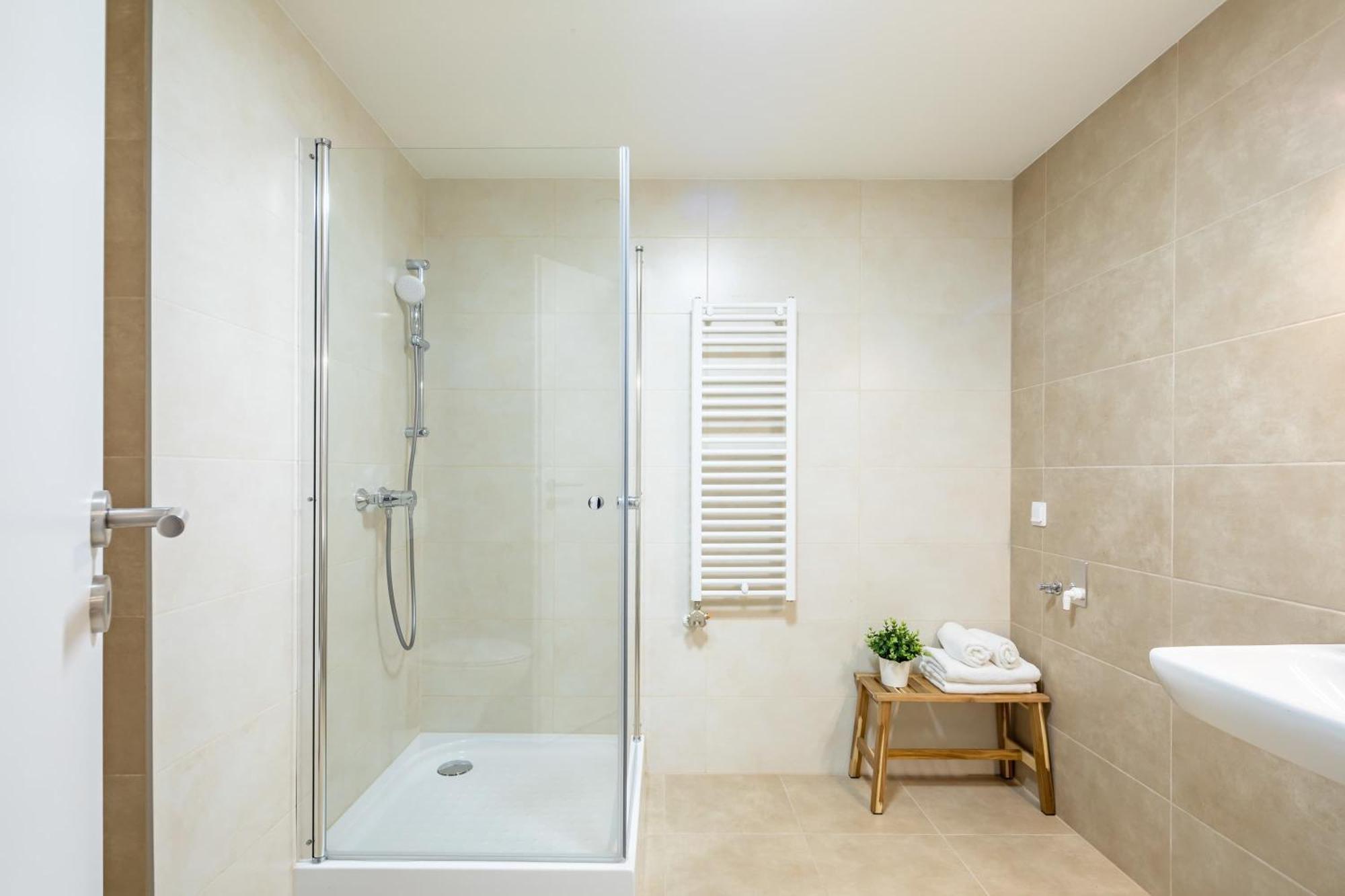 Spacious Oasis - Modern Design Apartman Budapest
