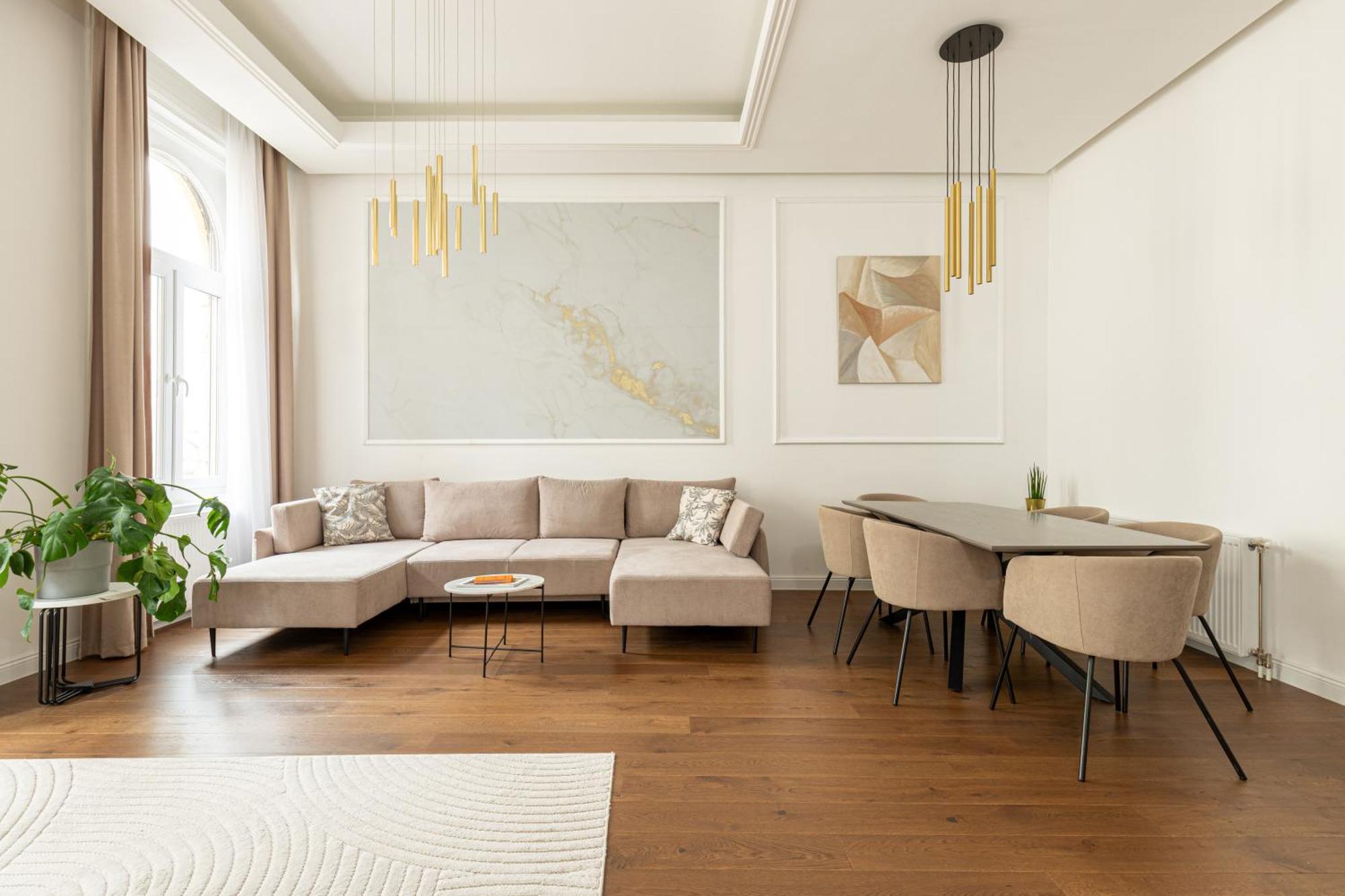 Luxurious N' Elegant Opera In The Heart Of