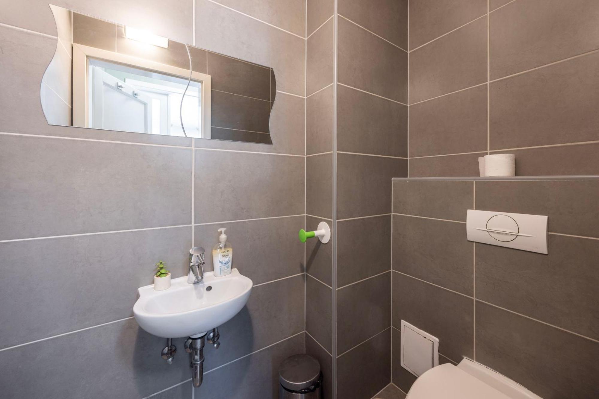 Deluxe Downtown W' Balcony In The Heart Of Apartmán *