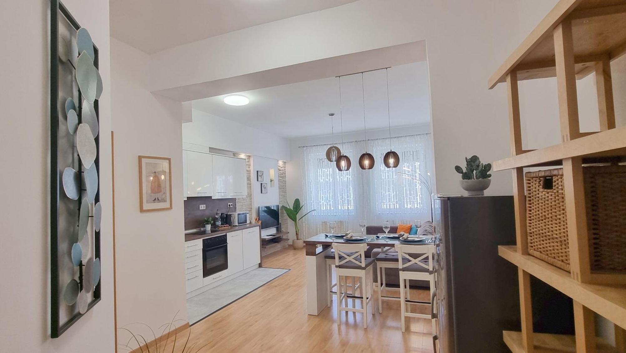 Adam Apartment *