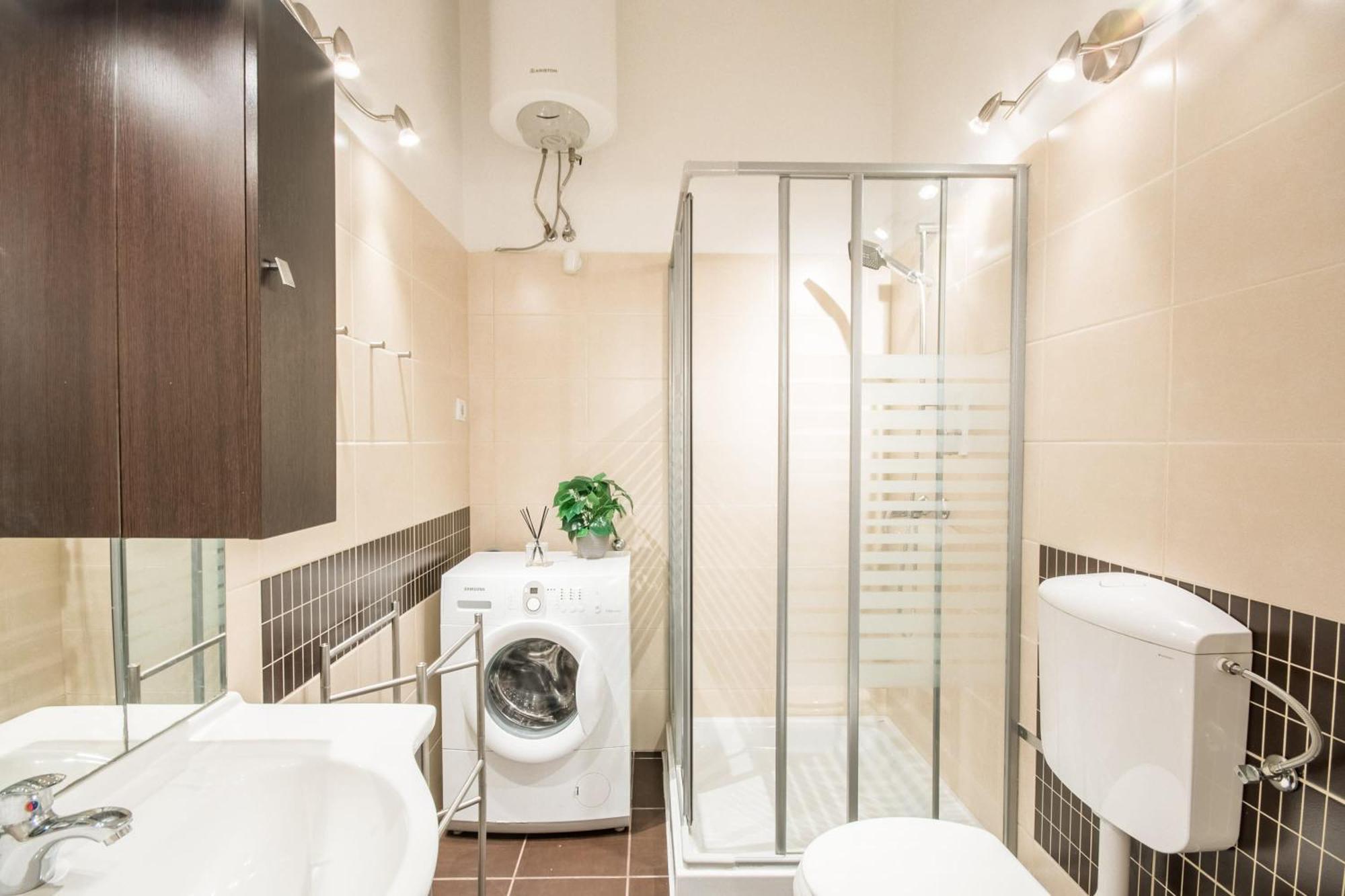 Ultra - Spacious - Noice * Budapest