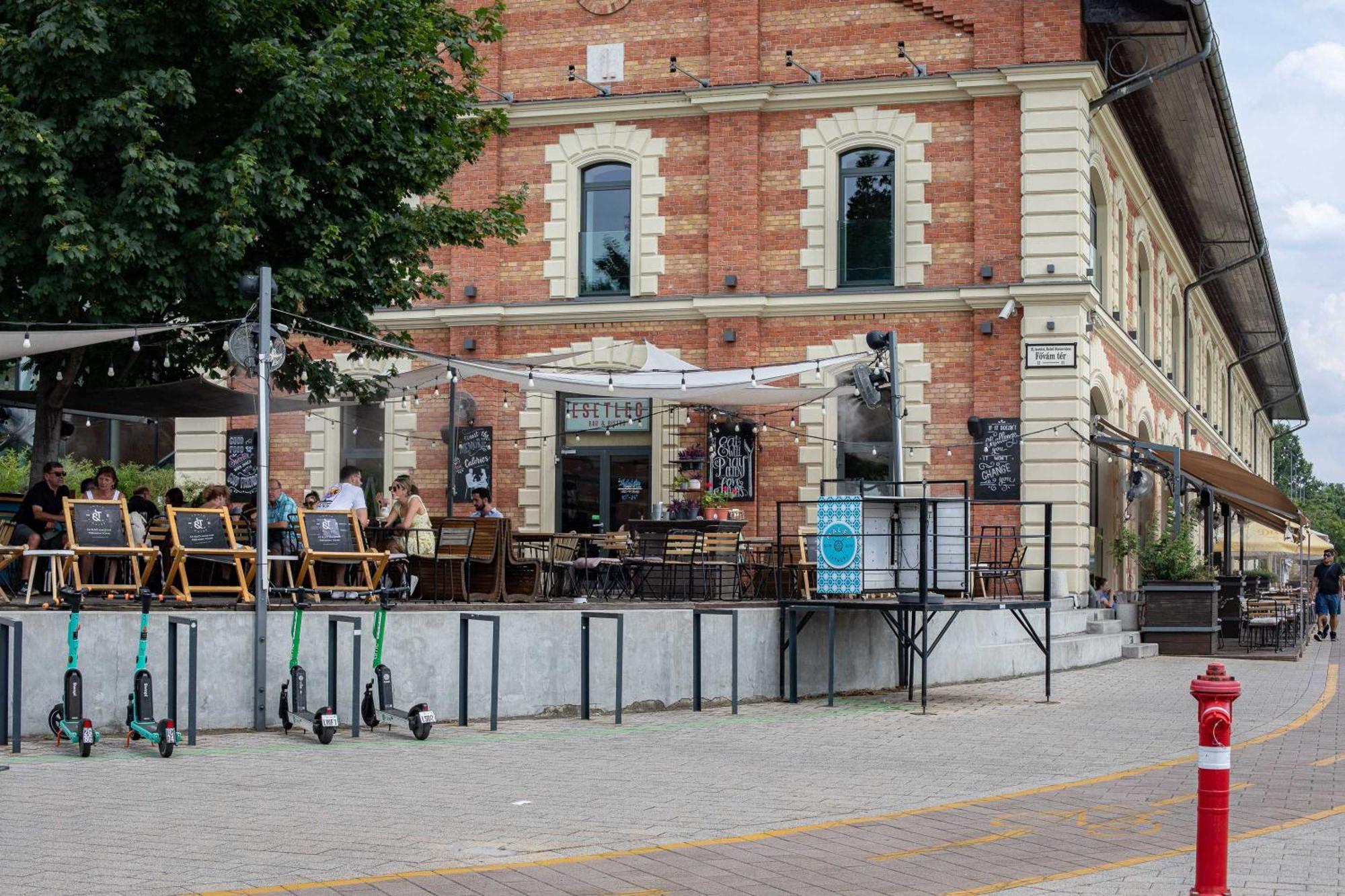 Very - Comfy - New * Budapest