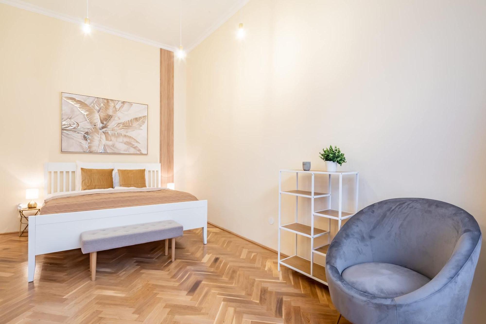 Very - Comfy - New * Budapest