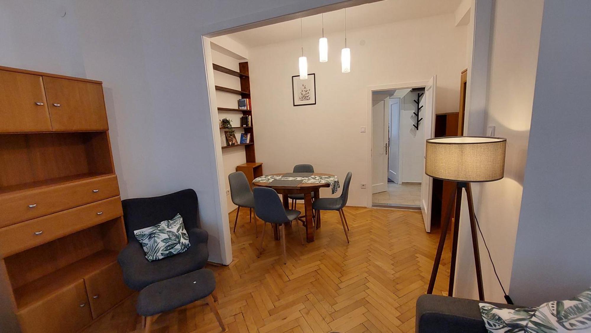 Comfy And Stylish Jewelry Box Apartment Budapest