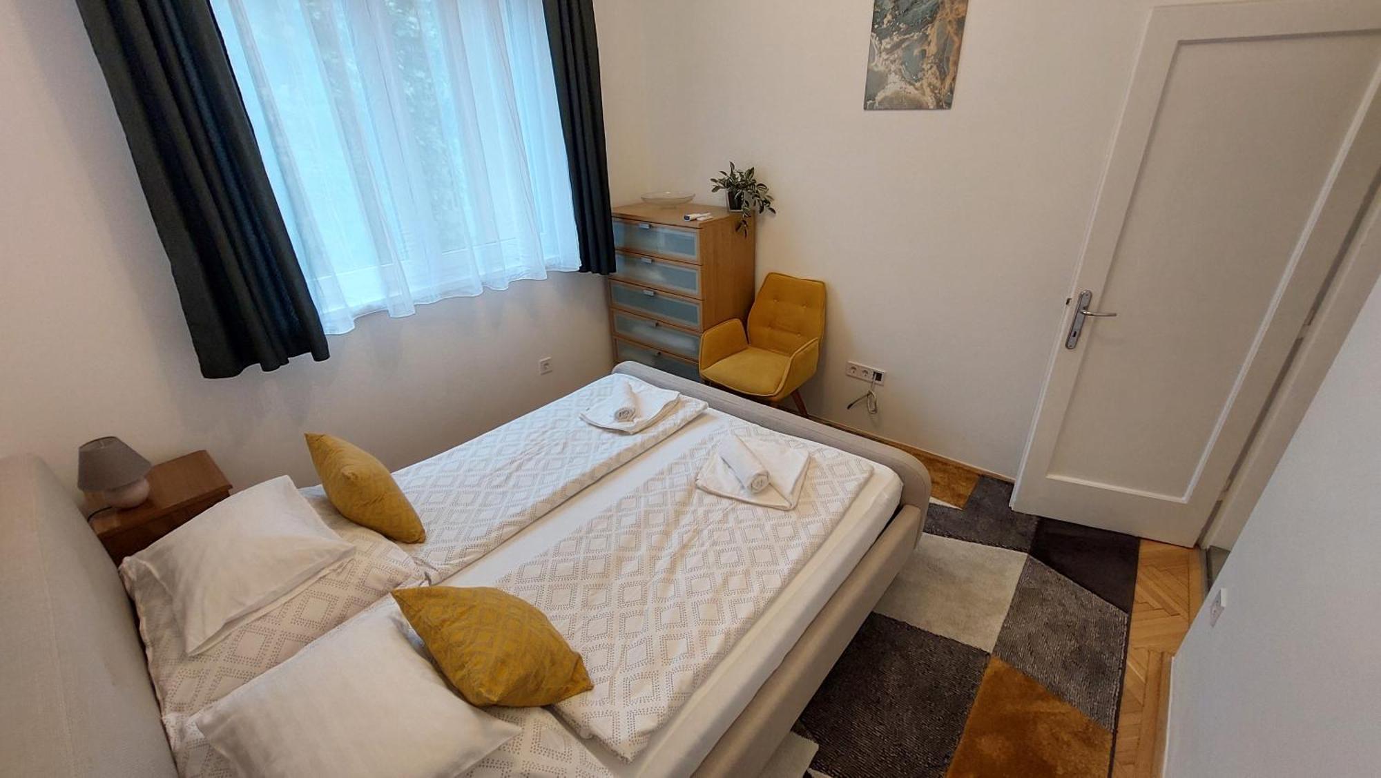 Comfy And Stylish Jewelry Box Apartment Budapest