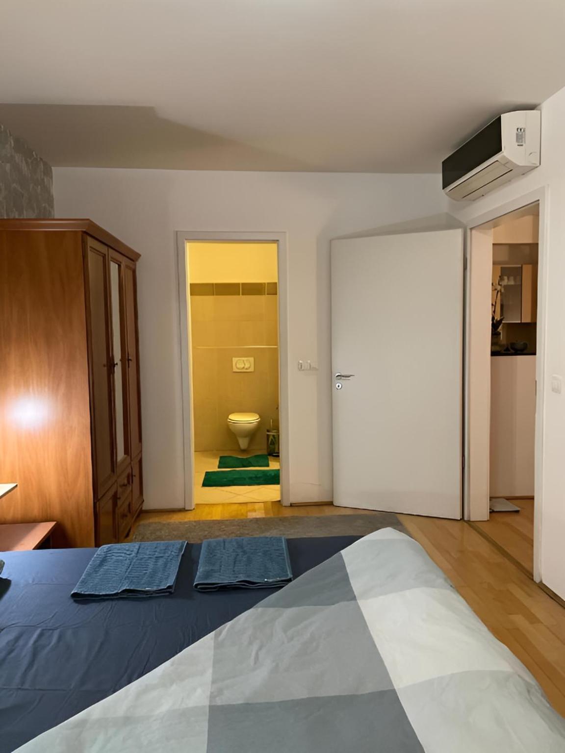 Midtown - Easy Check-in&parking Apartment