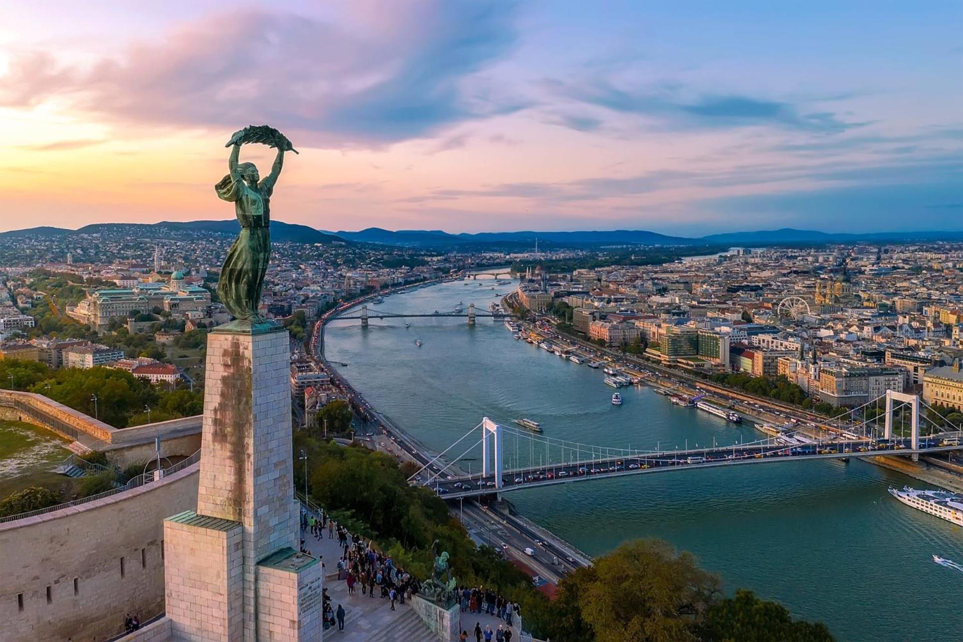 Rhapsody - 4 - Steps From Major Attractions Budapest