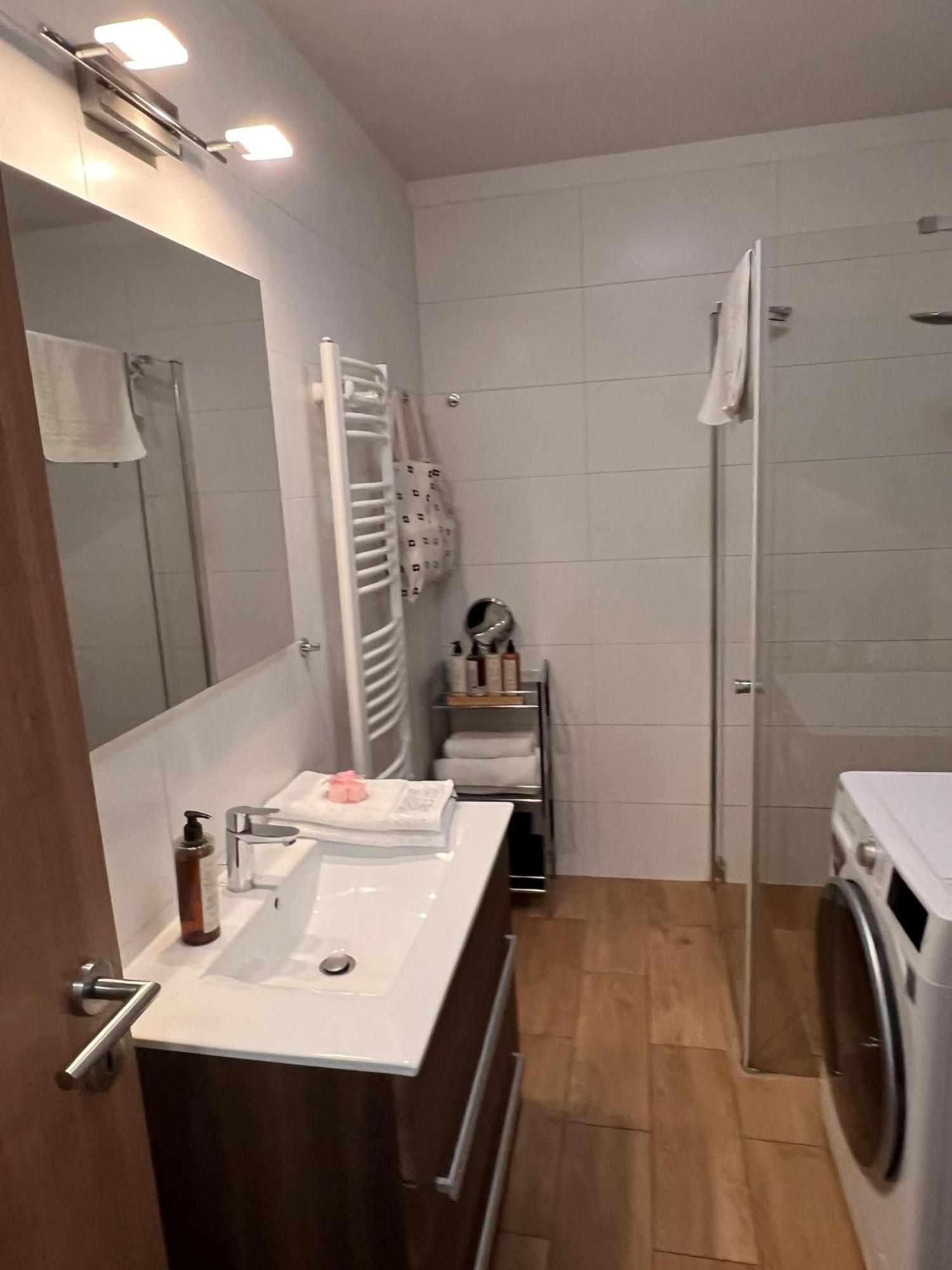 Luxe With Pool, Parking & Ac Budapest