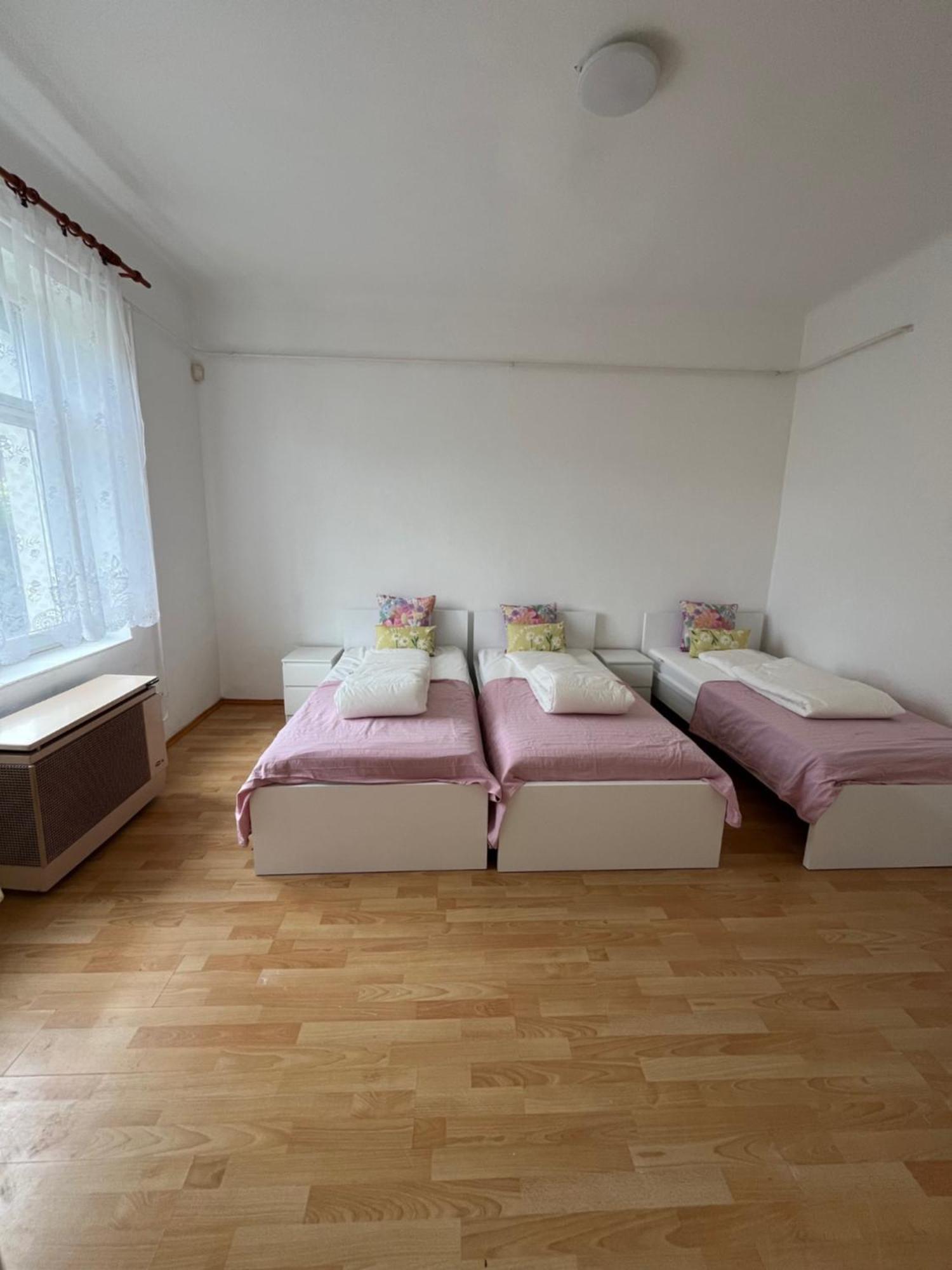 Hideaway House 01 With Garden & Yard And Free Parking *