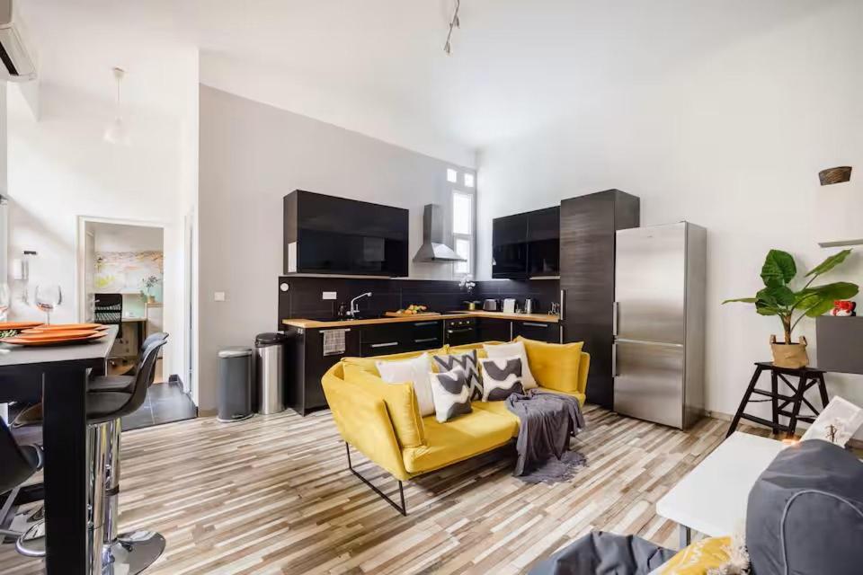 Charm In Bustling 7th District Apartamento *